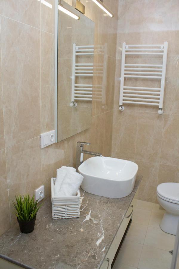 Aura Sameba, Luxury Apartment Tbilisi Buitenkant foto