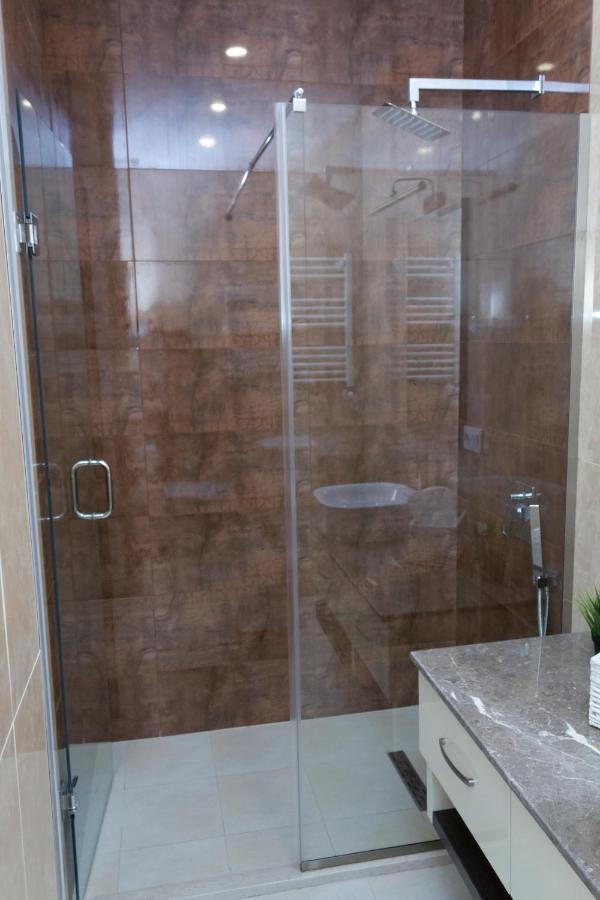 Aura Sameba, Luxury Apartment Tbilisi Buitenkant foto